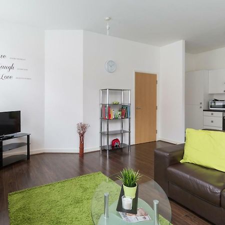J Quarter - Sleeps 5 Long Term & Families Comfortably, 4 Beds, 2 Bathrooms 버밍엄 외부 사진