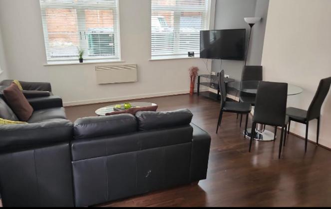J Quarter - Sleeps 5 Long Term & Families Comfortably, 4 Beds, 2 Bathrooms 버밍엄 외부 사진