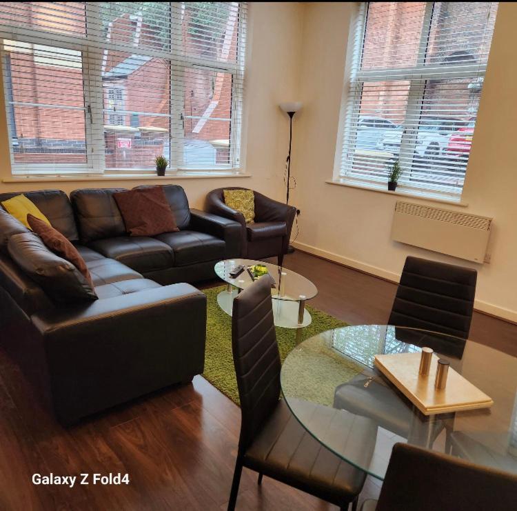 J Quarter - Sleeps 5 Long Term & Families Comfortably, 4 Beds, 2 Bathrooms 버밍엄 외부 사진