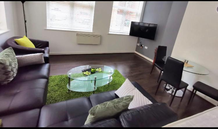 J Quarter - Sleeps 5 Long Term & Families Comfortably, 4 Beds, 2 Bathrooms 버밍엄 외부 사진