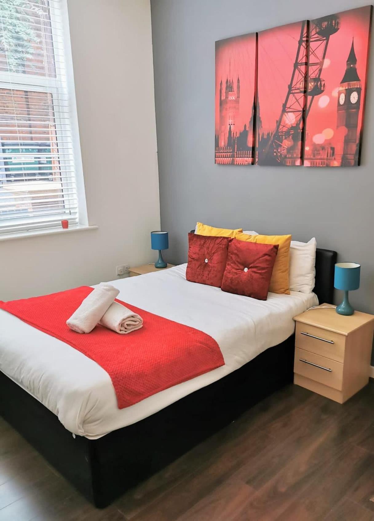 J Quarter - Sleeps 5 Long Term & Families Comfortably, 4 Beds, 2 Bathrooms 버밍엄 외부 사진