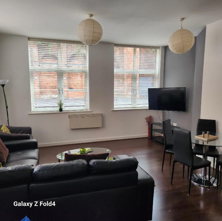 J Quarter - Sleeps 5 Long Term & Families Comfortably, 4 Beds, 2 Bathrooms 버밍엄 외부 사진