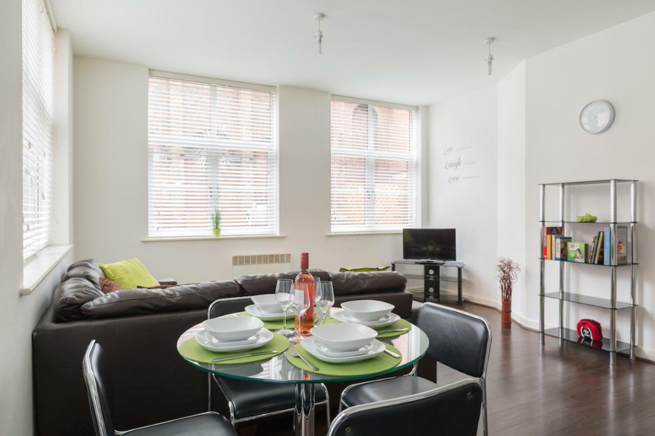 J Quarter - Sleeps 5 Long Term & Families Comfortably, 4 Beds, 2 Bathrooms 버밍엄 외부 사진