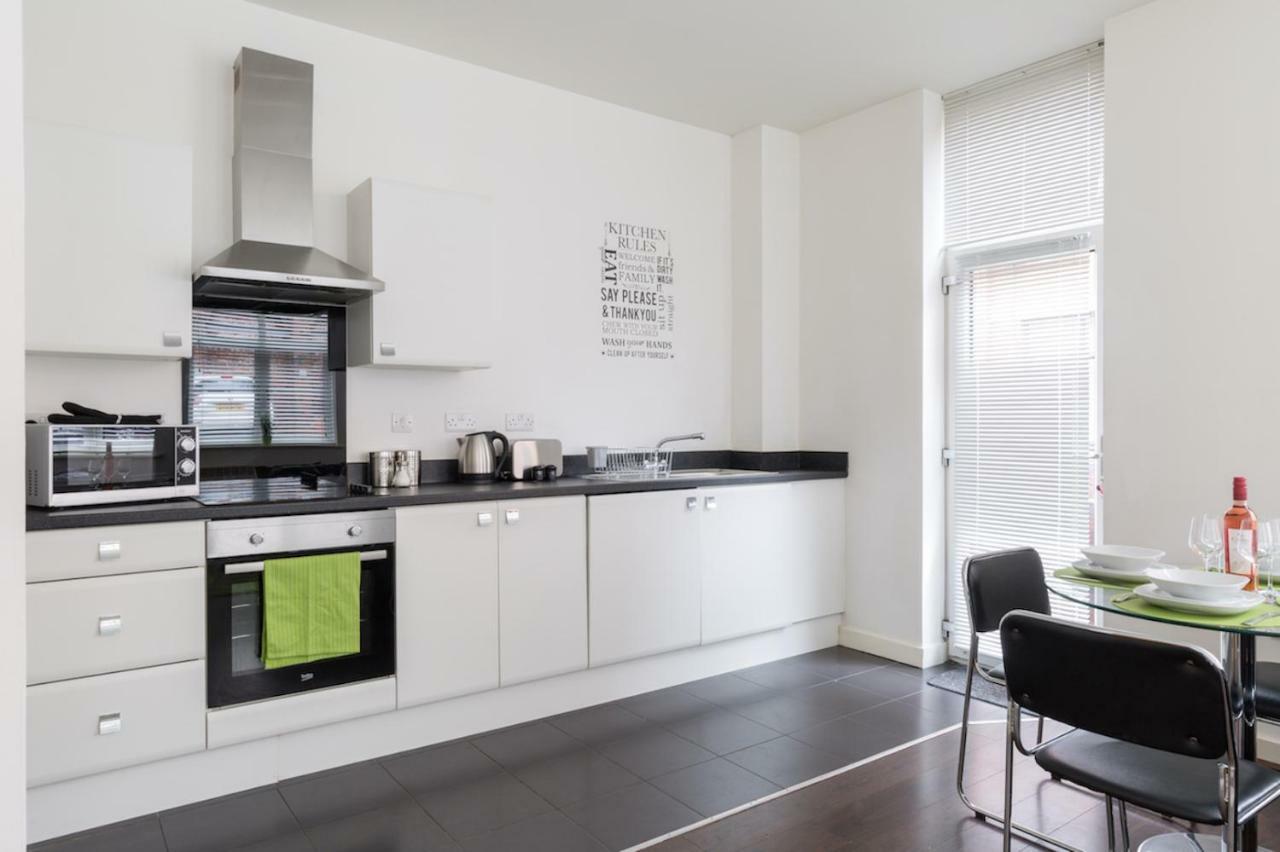 J Quarter - Sleeps 5 Long Term & Families Comfortably, 4 Beds, 2 Bathrooms 버밍엄 외부 사진