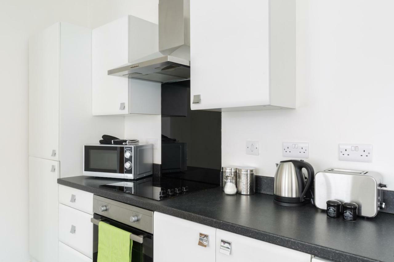 J Quarter - Sleeps 5 Long Term & Families Comfortably, 4 Beds, 2 Bathrooms 버밍엄 외부 사진