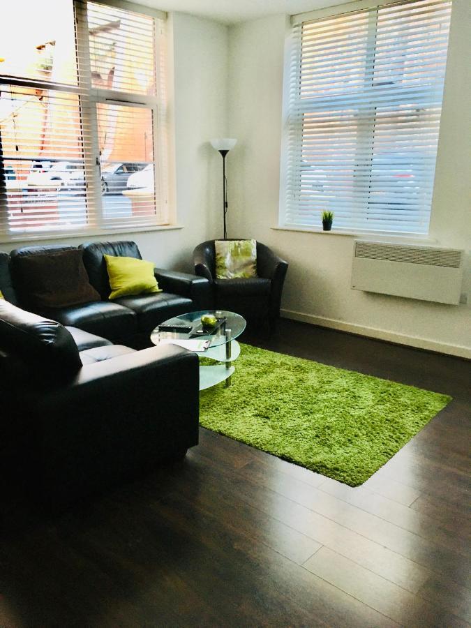 J Quarter - Sleeps 5 Long Term & Families Comfortably, 4 Beds, 2 Bathrooms 버밍엄 외부 사진